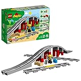 LEGO 10872 DUPLO Eisenbahnbrücke und Schienen-Set, Kinderspielzeug mit Signalstein, Spielzeugeisenbahn für Mädchen und Jungen ab 2 Jahren